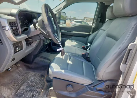 2024 Ford F350 Super Duty из США, поврежденный, VIN 1FT8X3AT4REF23630